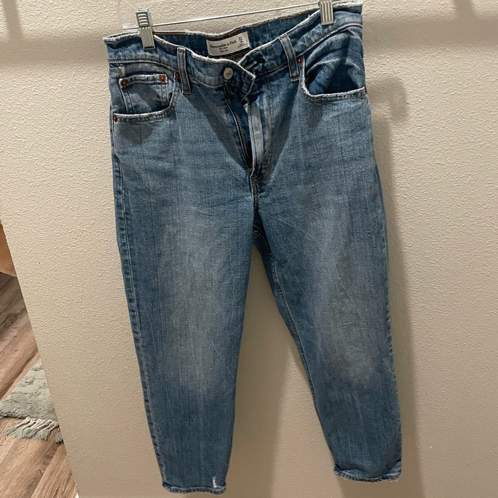 Abercrombie & Fitch Mom High Rise Jeans